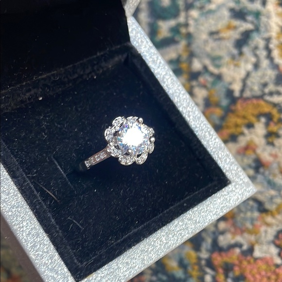 Jewelry - 🖤5/$25 Elegant Silver size 8 zircon Diamond Ring